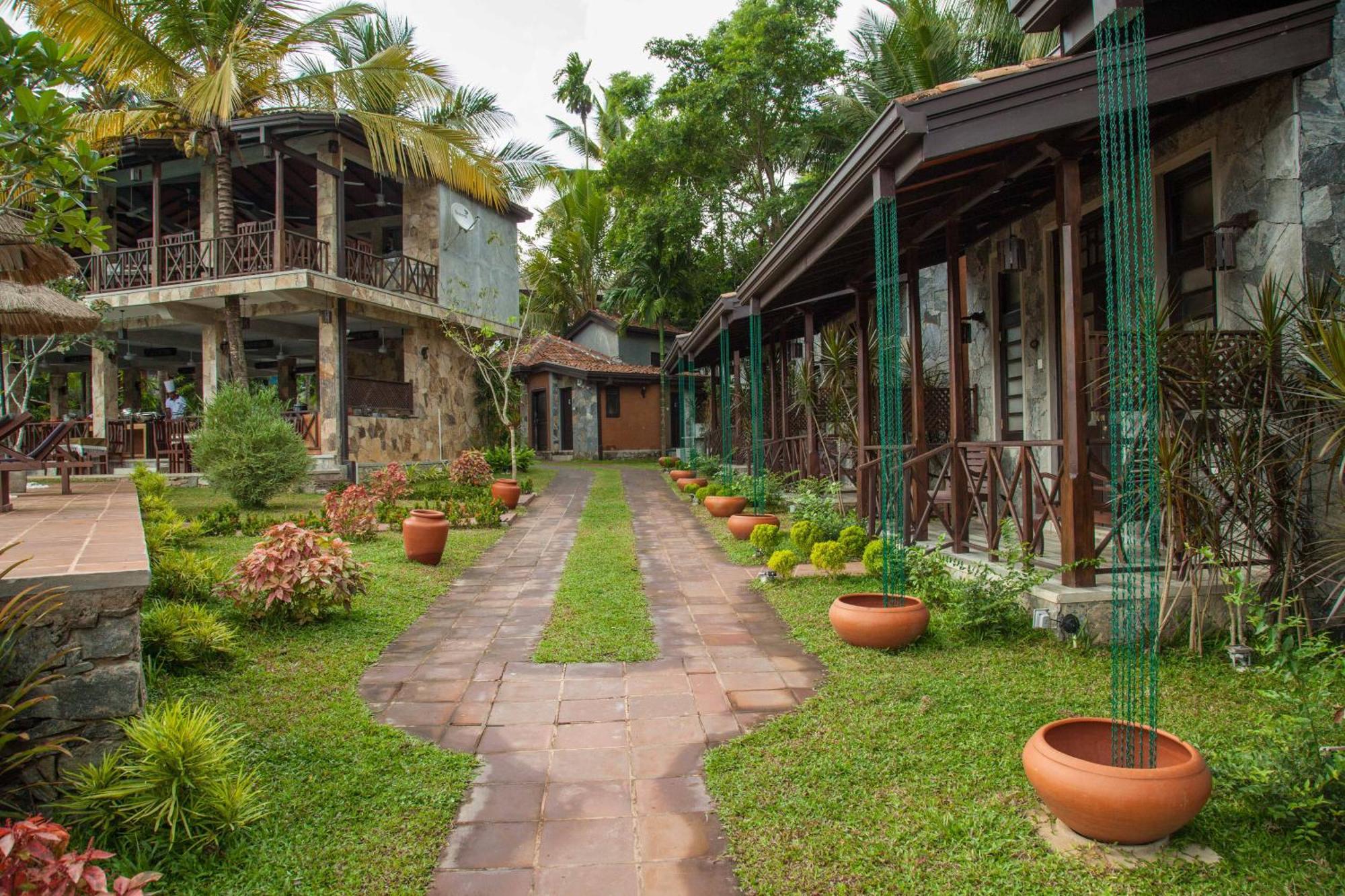 Villa Pinnawala & Restaurant Exterior foto