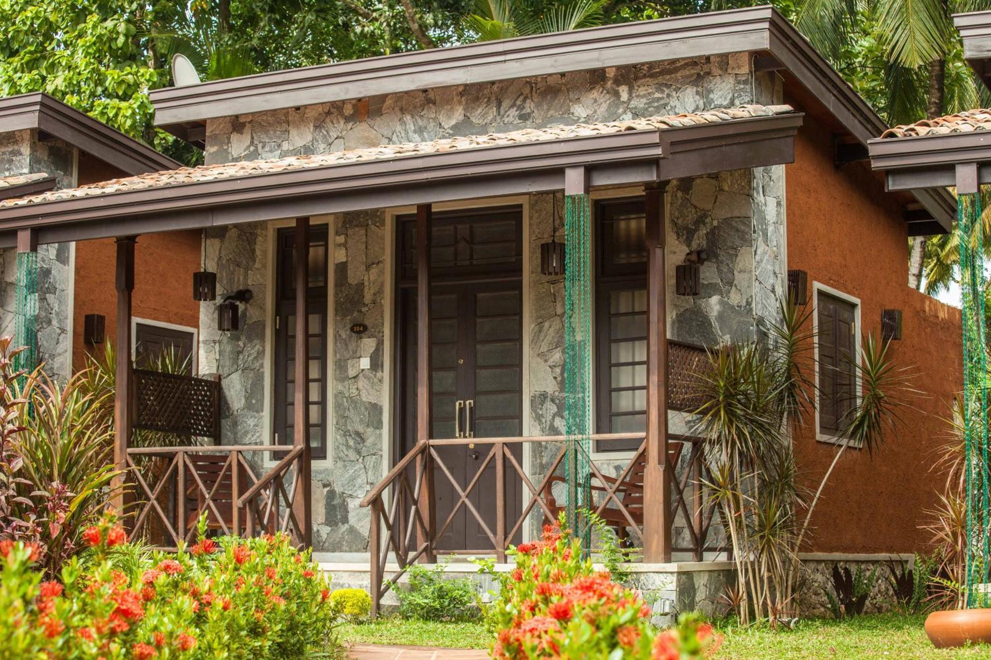 Villa Pinnawala & Restaurant Exterior foto